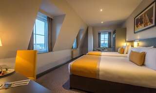 Отель Maldron Hotel Shandon Cork City Корк Номер с двуспальной и односпальной кроватью-1